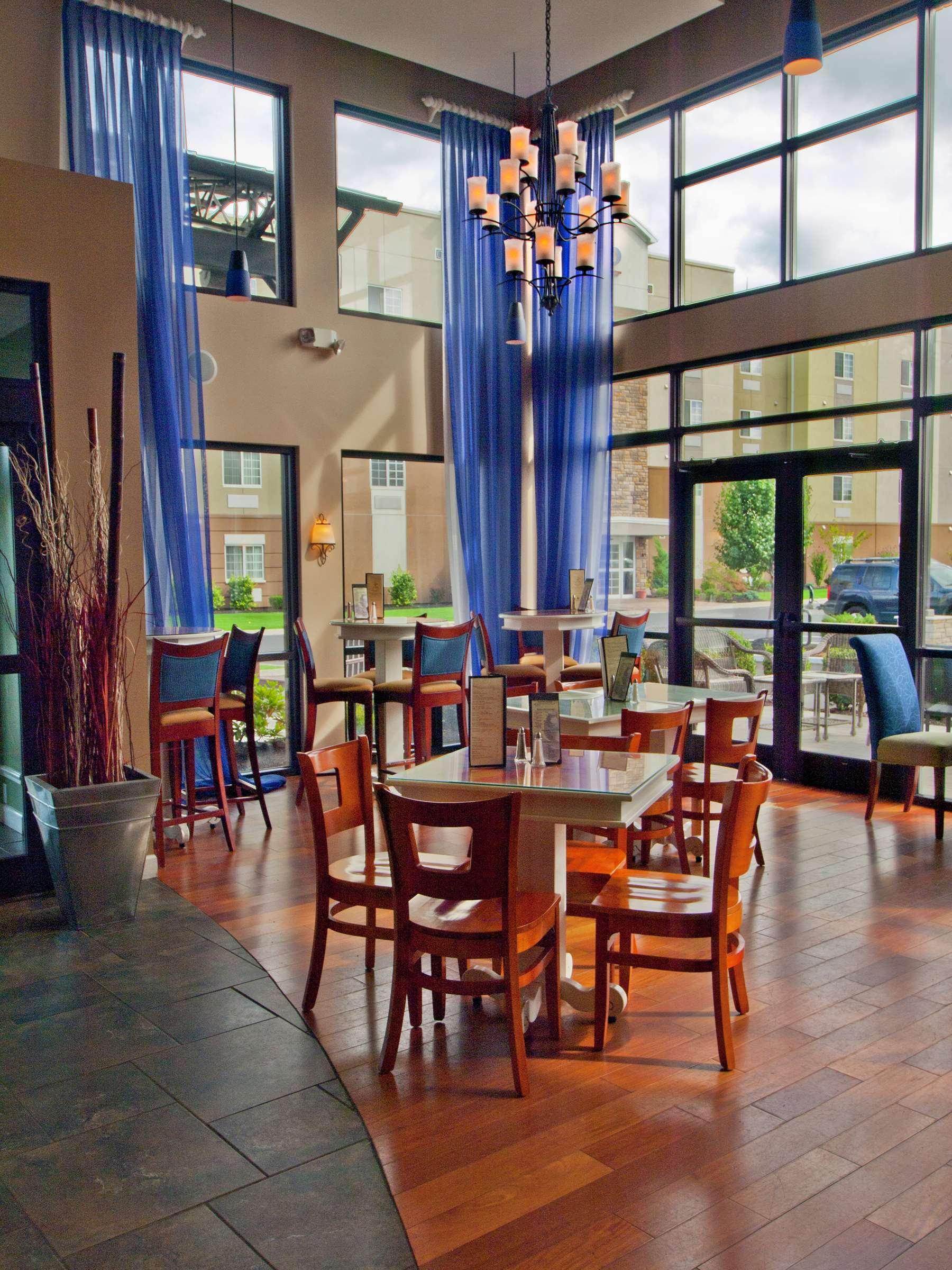 Doubletree By Hilton Buffalo-Amherst Restaurant foto
